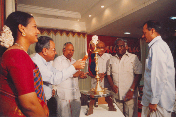 Mr.N.S.Raghavan, Co-Founder, Infosys inaugurated the 8th festival on 16th Dec.2002 at Freedom Hall, Nungambakkam