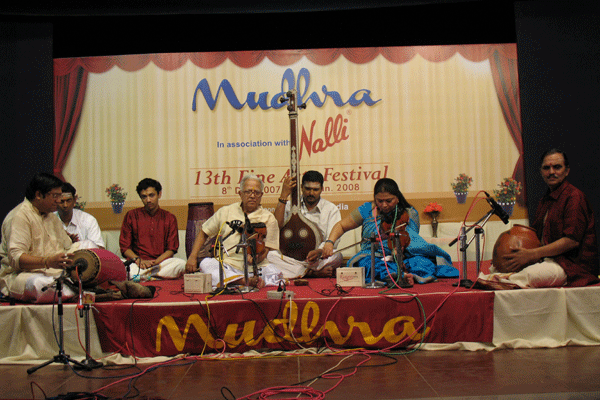 T.N.KRISHNAN & VIJI NATARAJAN (Violin Duet) − Thiruvarur Bakthavatsalam − Vaikom Gopalakrishnan