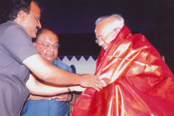 Mudhra Bhaskar honours Nalli