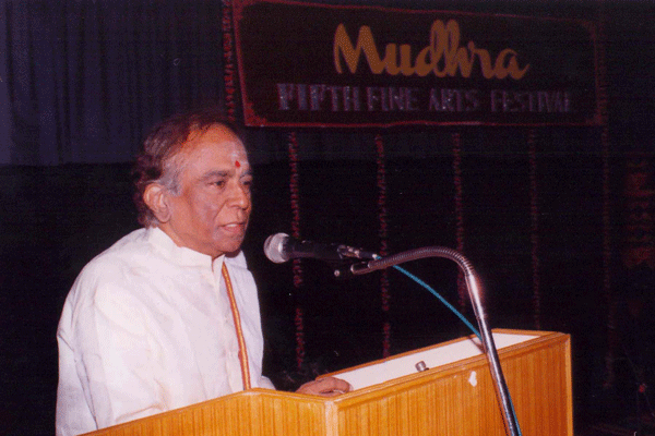 Lalgudi Jayaraman delivering the inaugural address