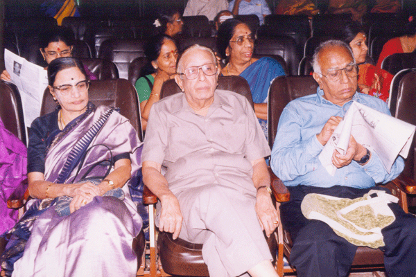 Sulochana Pattabhiraman previous year awardee with her husband during the inauguration