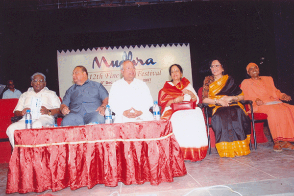 A.Natarajan, T.S.Narayanaswamy, CMD,IOB, Nalli, Vani Jairam, Vijayanthimala Bali and Padmasthananda Maharaj.
