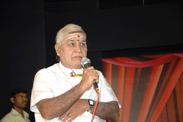 Vinayakram felicitates Sankaran