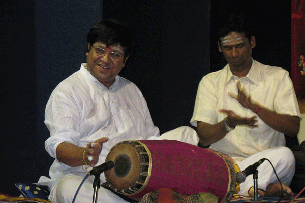 Thiruvarur Bakthavathsalam with his disciple Delhi Sairam