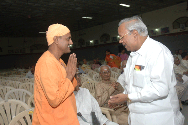 Padmasthananda Maharaj, Secretary,Ramakrishna Mission Ashrama with Dr. Nalli