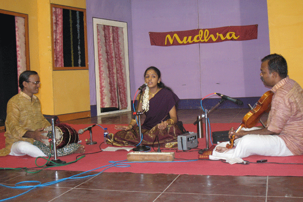 Tamizhe Amuthe by V. SREE CHITRA − Villiwakkam Raghuraman − Thillaisthanam Suryanarayanan