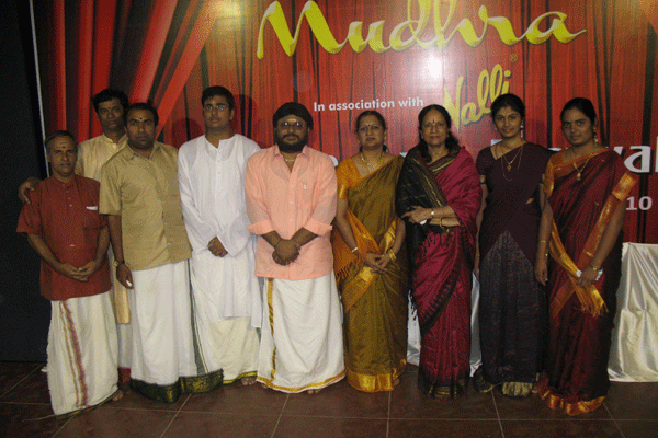 Raga Anubhavam artists with the veteran playback singer Smt.Vani Jairam