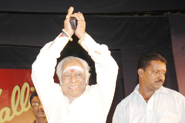 M.S.Viswanathan thanks the audience for their affection