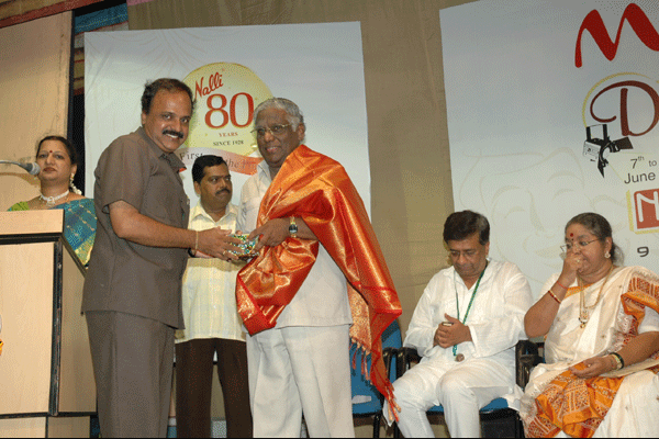 Bhaskar honouring A.Natarajan