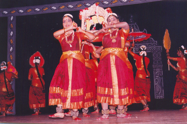 A Scene from Muththamizh Muzhakkam - a group dance programme on Iyal Isai Natakam , depicting the glory of Tamil culture by the students of Kalaimamani Krishnakumari Narendran.
