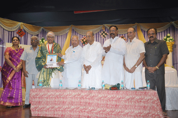 Mudhra Award of Excellence was presented to P.S.Narayaswamy which carries a Citation, a medal and Cash award of Rs.1 lakh sponsored by Vijayakumar Reddy and Dr.Preetha Reddy in memory of Late Shri.Obul Reddy and Smt. Gnanambal