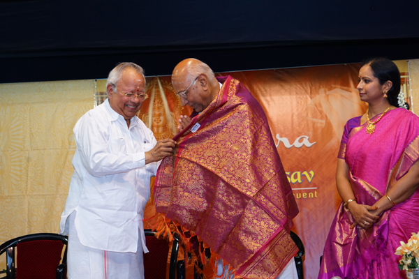 N.V.Subramaniam being honoured by Nalli