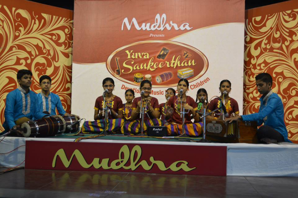 Students of Sri Viswa Vidyalaya
