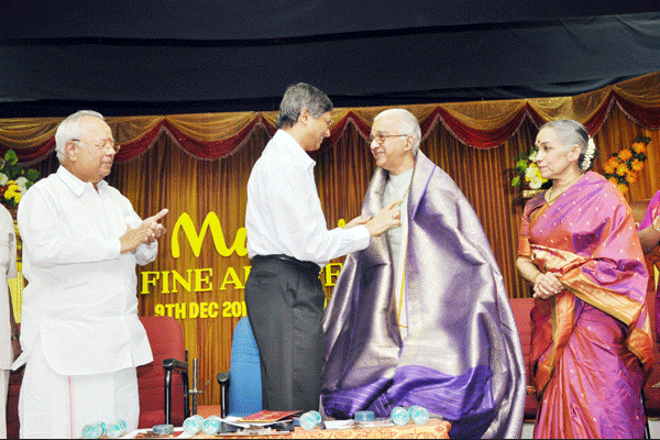 Mr.Kesava honour Sri.Dhananjayan
