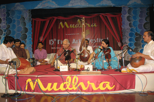 T.N.KRISHNAN & VIJI KRISHNAN NATARAJAN − Thiruvarur Bakthavatsalam − Vaikom Gopalakrishnan