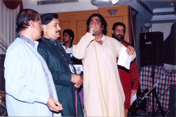 Light Classical Jugalbandi- Thiruvaarur Girish singing Classical.