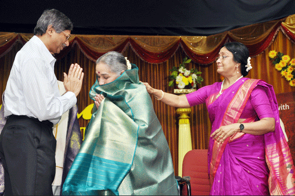 Honouring Smt.Santha Dhananjayan