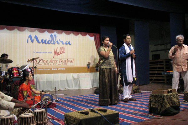 LIGHT CLASSICAL JUGALBANDI by RAMJI’S ISSAI MAZHALAI. (Talented Youngsters participate with combination of Carnatic and Light music)
