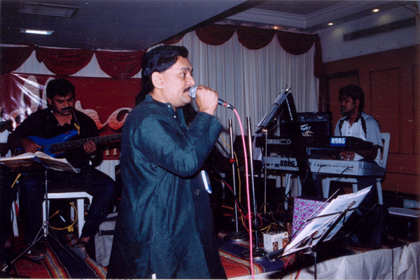 Light music singer