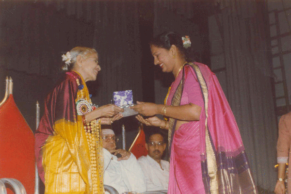 Radha Bhaskar honouring Dr.M.S.S.