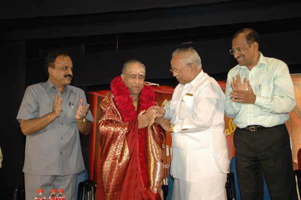 Nalli honouring TS