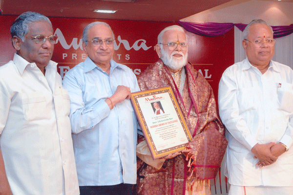 T.K.Govinda Rao receiving the award