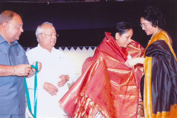 Vyjayanthimala Bali honours Vani Jairam