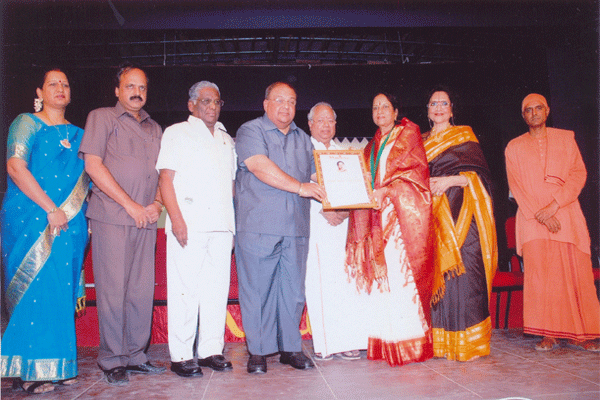 Mudhra Award of Excellence being presented to Smt.Vani Jairam as a Veteran Devotional & Play Back Singer, Artist, Lyricist & Composer