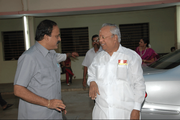 Mudhra Bhaskar welcomes the president Dr.Nalli Kuppuswami Chetti