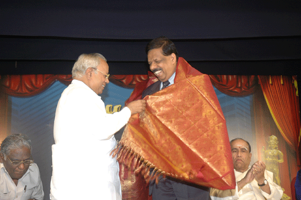 Nalli honouring Ramachandran