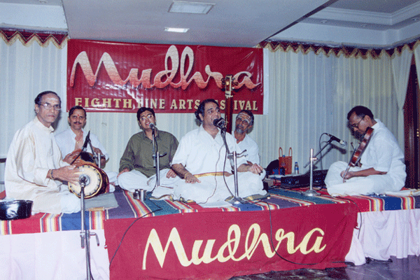 4 hour concert( one raga one kriti followed by tukkadas) by Madurai T.N.Seshagopalan (Vocal) - S.D.Sridhar - Mannargudi Easwaran - Vaikom Gopalakrishanan