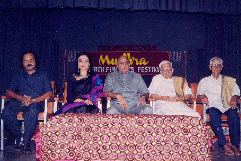 Dignitaries on the stage