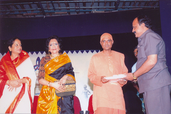 Padmasthananda Maharaj, Secretary, Ramakrishna Mission Ashrama being honoured