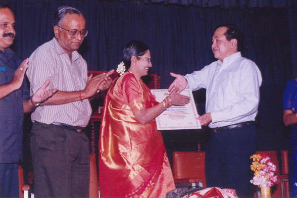 N.Ram greets Sulochana Pattabhiraman