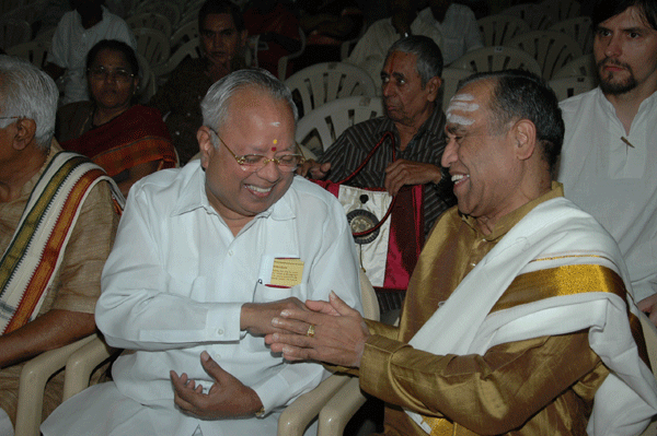 Nalli greeting Prof.Sankaran