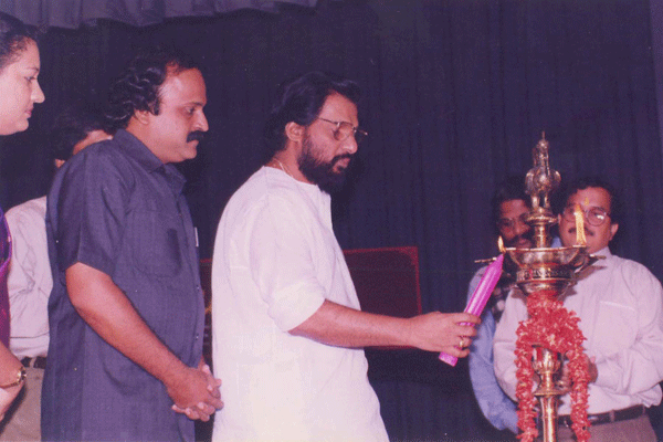 Dr.Yesudas lights the Kuthuvillakku-1
