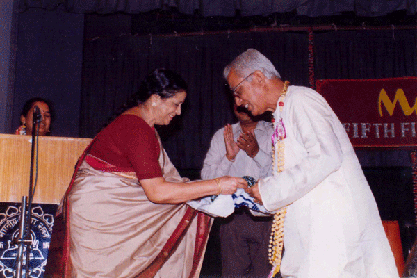 T.Rukmani honours TRS