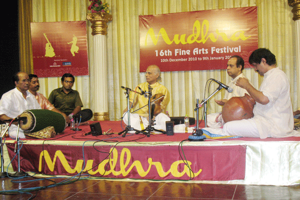 Violin Solo by V.V.Subrahmaniam - Guruvayur Dorai - Thirupunithura Radhakrishnan