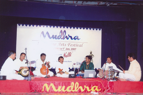 Ghatam Karthick’s Heart Beat Ensemble S. Karthick – U.P.Raju – Palakkad Sreeram – Pongulam Subramaniam – Sree Sundar Kumar – N. Sundar – B.S. Arunkumar