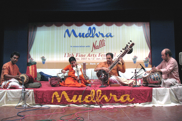 KARNATIC & HINDUSTANI JUGALBANDI by A.KANYAKUMARI(Violin) & M.JANARDHAN MITTA(Sitar) − Bangalore Praveen(Mridangam) − Pandit Abhijit Banerjee (Tabla)