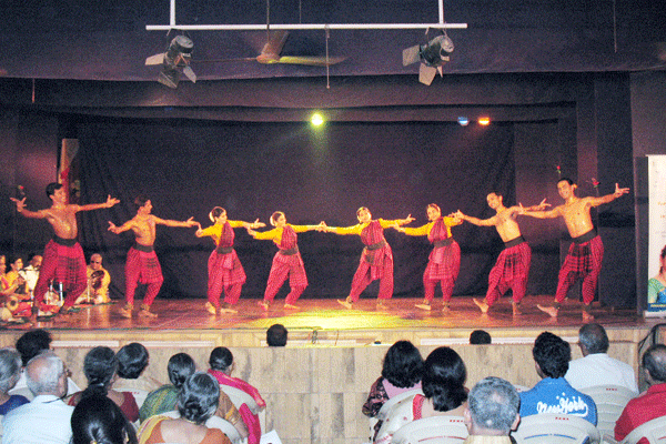 The Dhananjayans' BHARATAKALANJALI presents POORNA-THRAYEE" (thematic presentations in 3 segments) SWATHI's DASAVATARAM –Arunachalakavi's MANTHARA-KAIKEYI &Balamurali's NRITTA-TARANGAM
