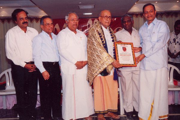 Mudhra Award of Excellence presented to S.Rajam(Musician, Artist, Musicologist & Teacher)