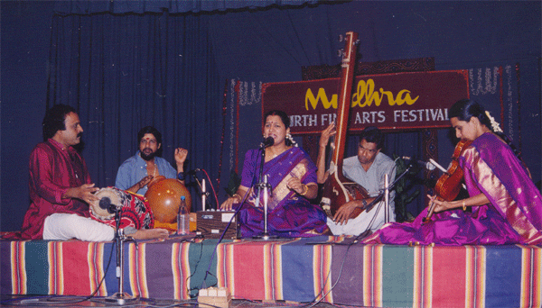 Mudhra Bhaskar accompanying Radha Bhaskar