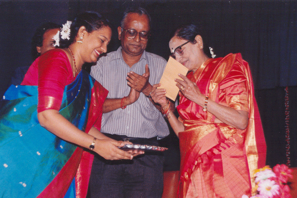 Cash award to Sulochana Pattabhiraman