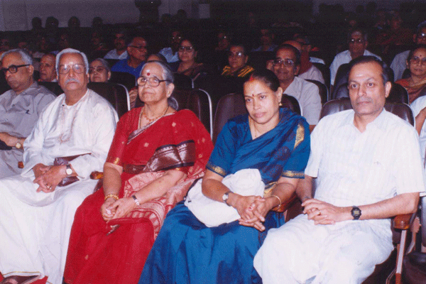 Cleveland Sundaram with his wife during Seshagopalan’s 4 hour concert