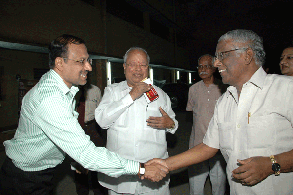President and Vice-President receiving Mr.Thenappan, GM,IOB