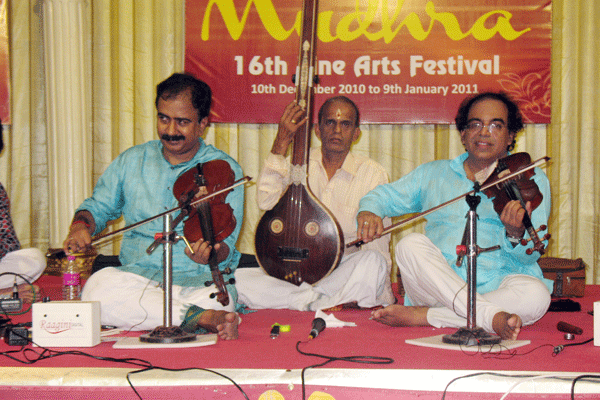 Karnatic - Hindustani Jugalbandi on Violin by Lalgud G.J.R.Krishnan and Sriram Parasuram