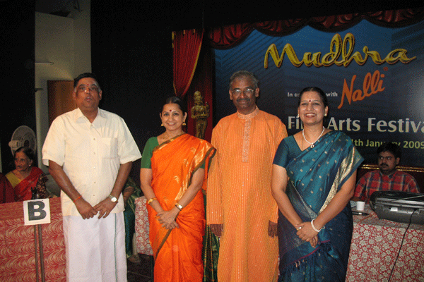Quiz masters: Subramaniam, Roja Kannan & Radha Bhaskar