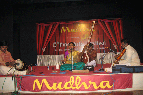 Talent Promotion Concerts : Muthuswami Dikshitar Kritis on Lord Siva by REVATHY KUMAR − Hosahalli V.Raghuram - Ethirajan