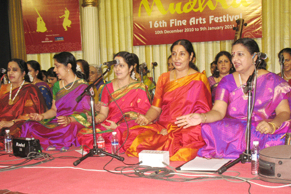 Sthree Thiagaraja Pancharatnam was unique as all the kritis were sung in Sruthi 5. Hall was packed with rasikas on that day. This was the second year Mudhra organised this successful show